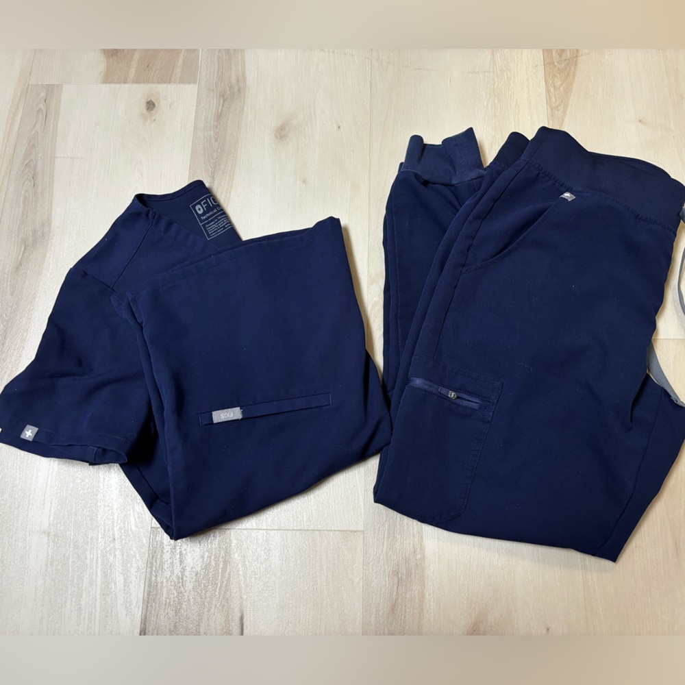 FIGS jogger pant and top